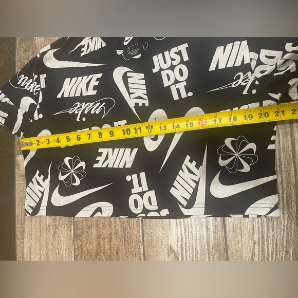 NIKE SPORTSWEAR ESSENTIAL CROPPED TEE Women’s Size L Black/White - Picture 4 of 7